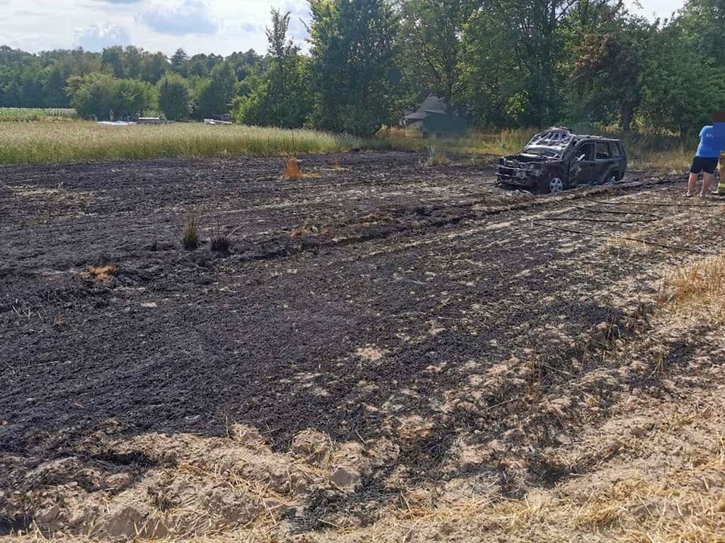 auto spłenęło na ściernisku, gmina Księżpol, powiat biłgorajski, pozar na polu