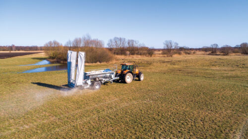 Rozsiewacz przyczepiany Wapniak, Cynkomet, RPT, Rolniczy Przegląd Techniczny