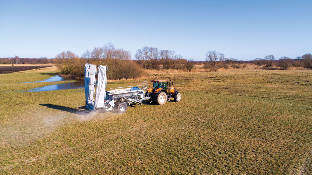 Rozsiewacz przyczepiany Wapniak, Cynkomet, RPT, Rolniczy Przegląd Techniczny