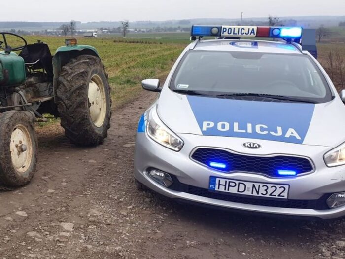 Pasażer ciągnika spadł z błotnika, Olszówka, powiat limanowski