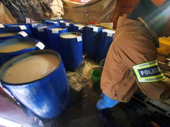 Bimbrownie w gospodarstwach, nielegalna produkcja alkoholu, gmina Wasilków, Zduńska Wola