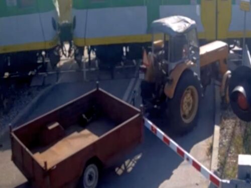 wjechał traktorem na przejazd kolejowy, Kletnia, powiat rycki, żółte naklejki PLK