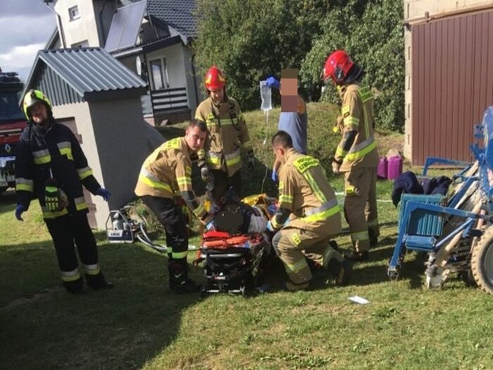 Ręka rolnika utkwiła w siewniku, Komarno-Kolonia, powiat bialski, KM PSP Biała Podlaska