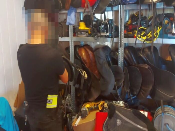 złodziej siodeł jeździeckich, KMP Poznań, Marta Mróz, akcesoria jeździeckie