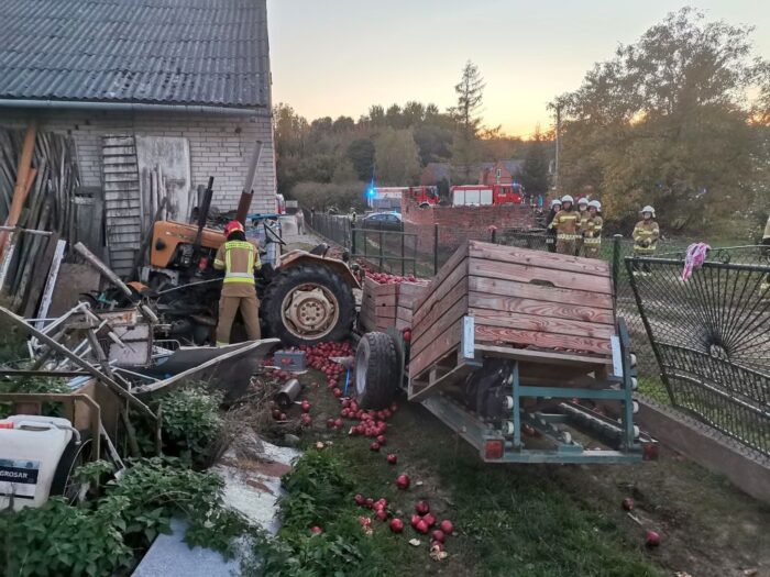 traktor uderzył w mur na posesji, Łojowice, powiat sandomiersk, Łukasz Kot