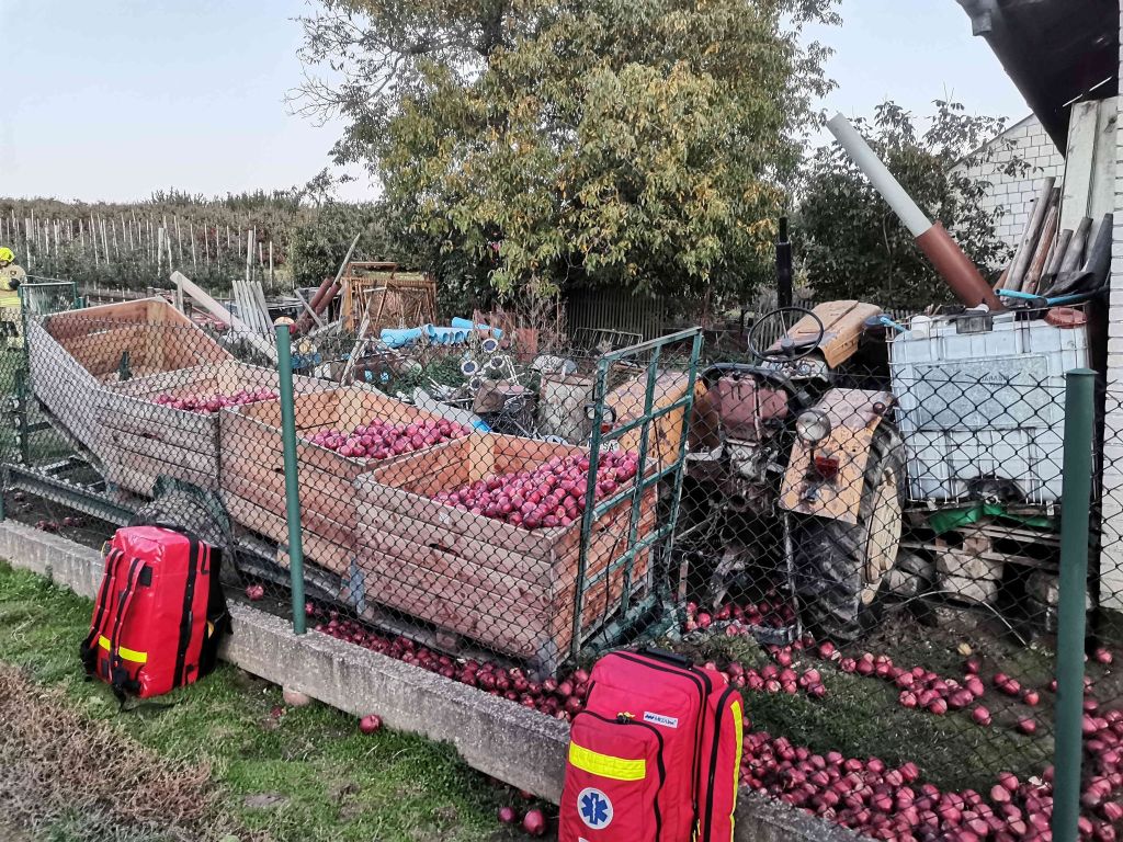 traktor uderzył w mur na posesji, Łojowice, powiat sandomiersk, Łukasz Kot