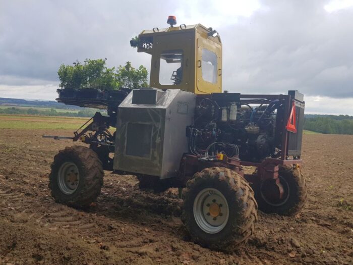 Robot do sadzenia lasów, Uniwersytet Rolniczy w Krakowie, Lasy Państwowe, Paweł Tylek