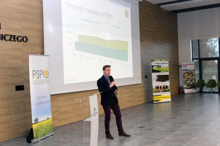 pasze, tłuszcz, natłuszczanie paszy, Główny Inspektorat Weterynarii, Adam Stępień, olej rzepakowy, drób, olej techniczny