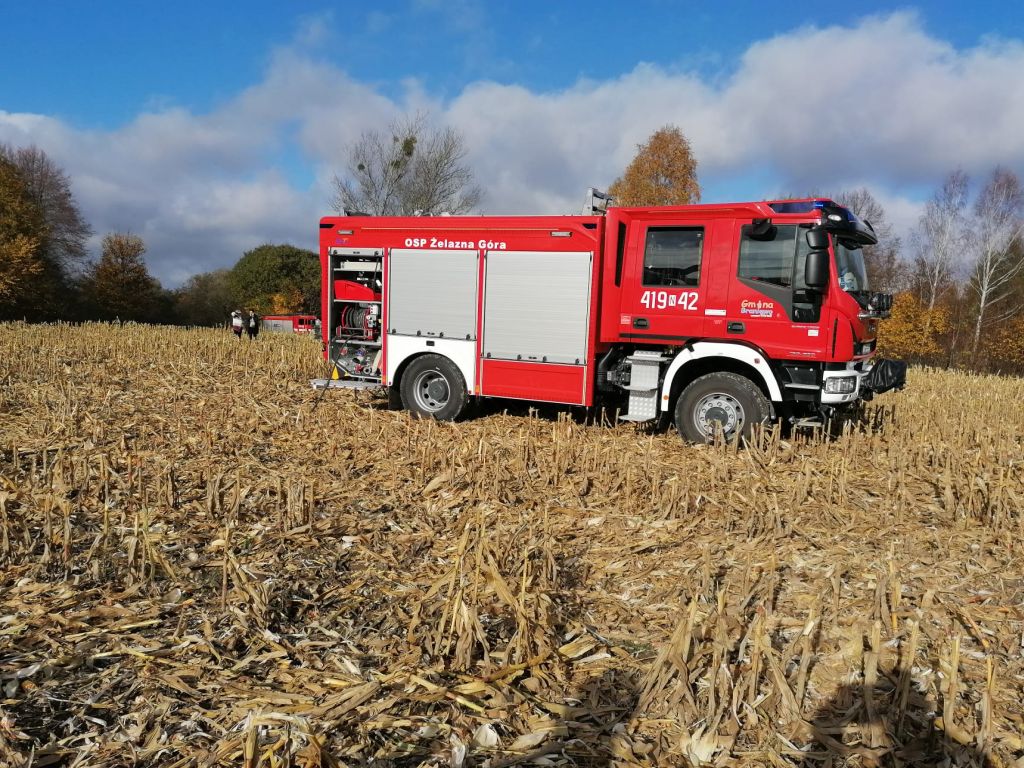 pożar kombajnu na polu, pożar ciągnika, Lutkowo, Wieluń, KP PSP Braniewo