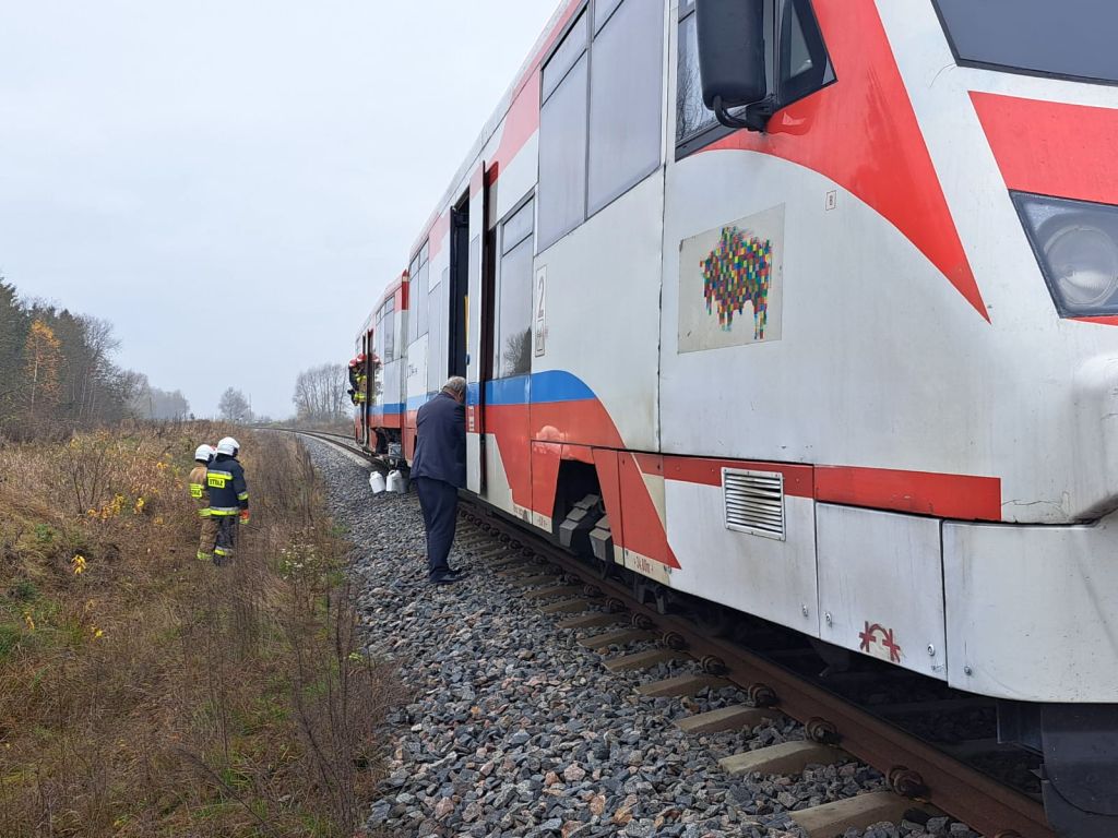 traktor uderzył w szynobus, Dubicze Osoczne, powiat hajnowski, przejazd kolejowy