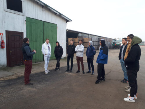 Barłomiej Rochalski, studenci, RZD Żelazna, przechowalnia