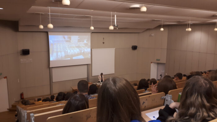 uczniowie, aula, Irena Suwara