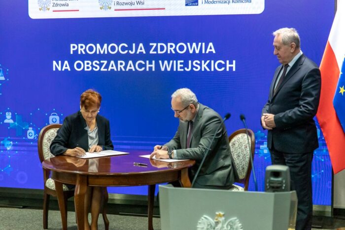 promocja zdrowia na wsi, badania profilaktyczne, Adam Niedzielski, Halina Szymańska, Henryk Kowalczyk