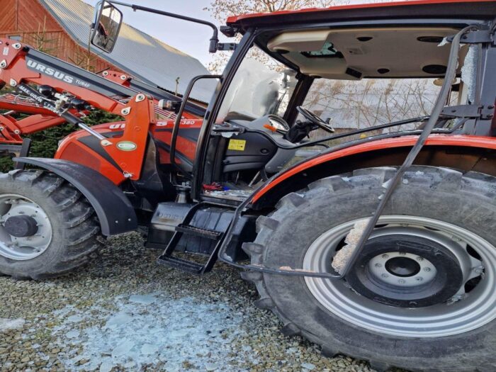 wandal uszkodził ciągnik rolniczy, Bańska Niżna, powiat nowotarski, remiza OSP
