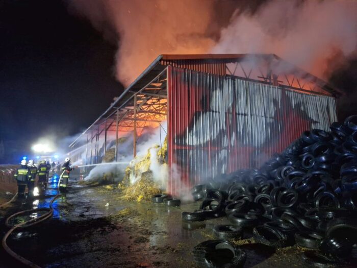 pożar wiaty ze słomą, Budziska, powiat raciborski, panele fotowoltaiczne