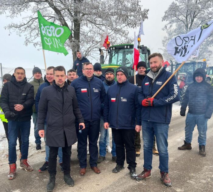 Agrounia, Michał Kołodziejczak, protesty rolników, blokada firmy paszowej, zboże z Ukrainy