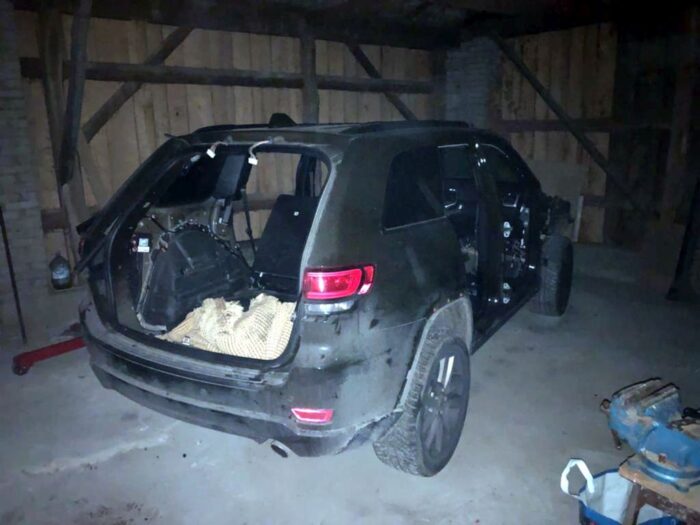 Ostrykół Włościański, gmina Długosiodło, Edyta Adamus, kradzież samochodów, dziupla w stodole