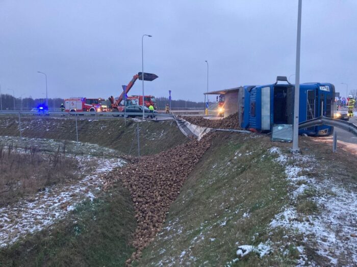 ciężarówka, naczepa, wypadek