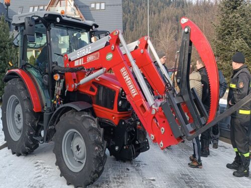 sprzęt dla strażaków, KP PSP Zakopane, ciągnik marki Deutz-Fahr, Komenda Główna PSP