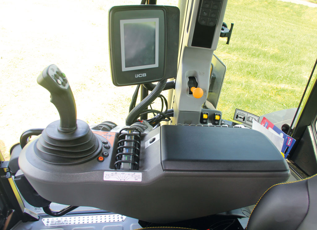 Hydropneumatyczne zawieszenie JCB Fastrac 4000