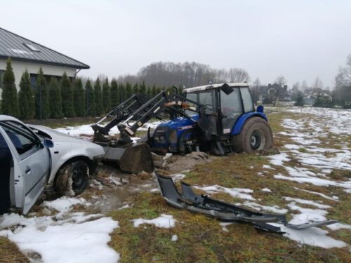 ciągnik rolniczy ugrzązł w ziemi, Urszulin, KPP Włodawa, Kinga Zamojska-Prystupa