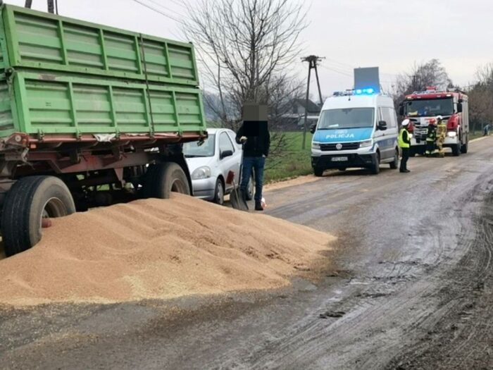 ziarno wysypało się na drogę, Batkowo, KPP Inowrocław, Izabella Drobniecka