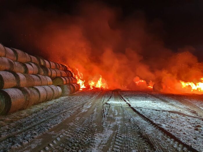 pożar stogu słomy, płonące baloty słomy, Stajkowo, Serafin Krysiak, KP PSP Czarnków