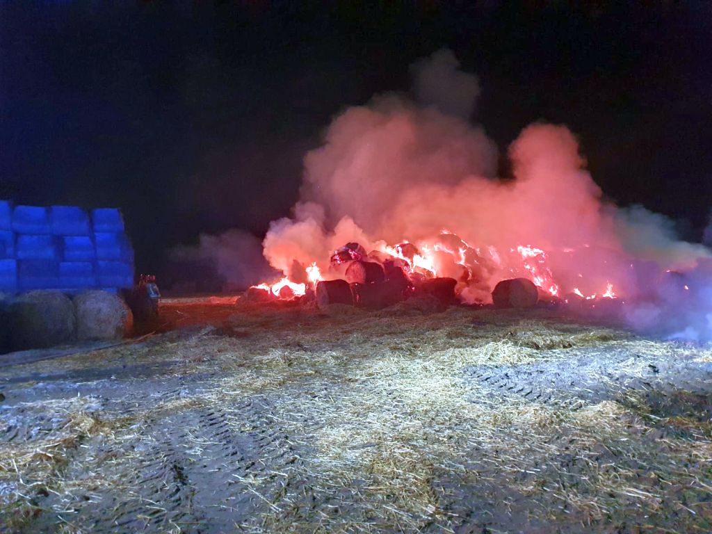 pożar stogu słomy, płonące baloty słomy, Stajkowo, Serafin Krysiak, KP PSP Czarnków