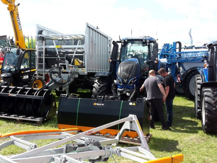 inwestycje w gospodarstwach, badanie "Polska wieś i rolnictwo", zakup maszyn rolniczych