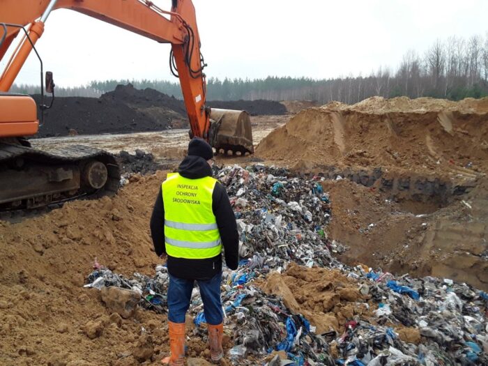 przywozili śmieci na wieś, powiat miński, Olszewice, WIOŚ Warszawa