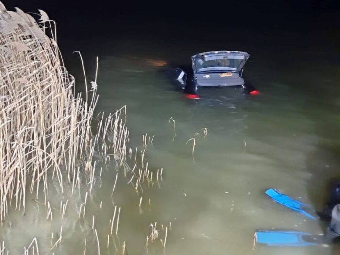 Auto wjechało do stawu rybnego., Nowaki, KP PSP Nysa