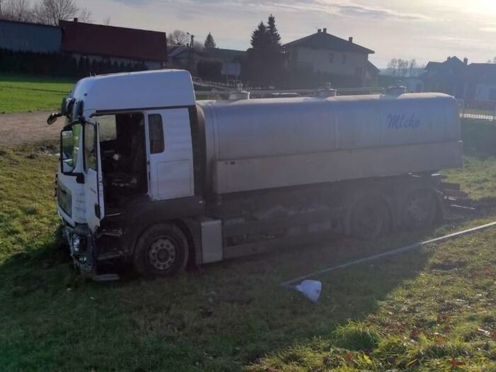transport mleka, wypadek cysterny z mlekiem, Tarnawa Mała, powiat biłgorajski