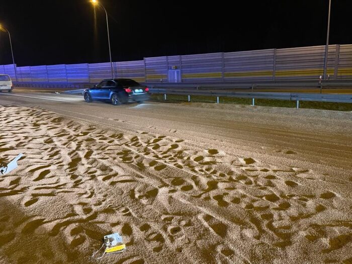 zboże wysypało się na autostradę, KP PSP Tczew, Bielawki, powiat tczewski, transport ziarna