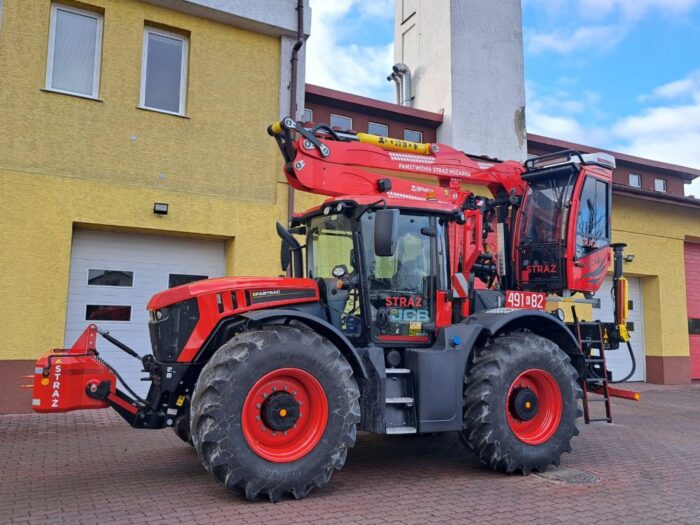 wozy strażackie dla OSP, Maciej Wąsik, Ciągnik JCB FASTRAC 4220, KW PSP w Krakowie, KP PSP w Nowym Targu