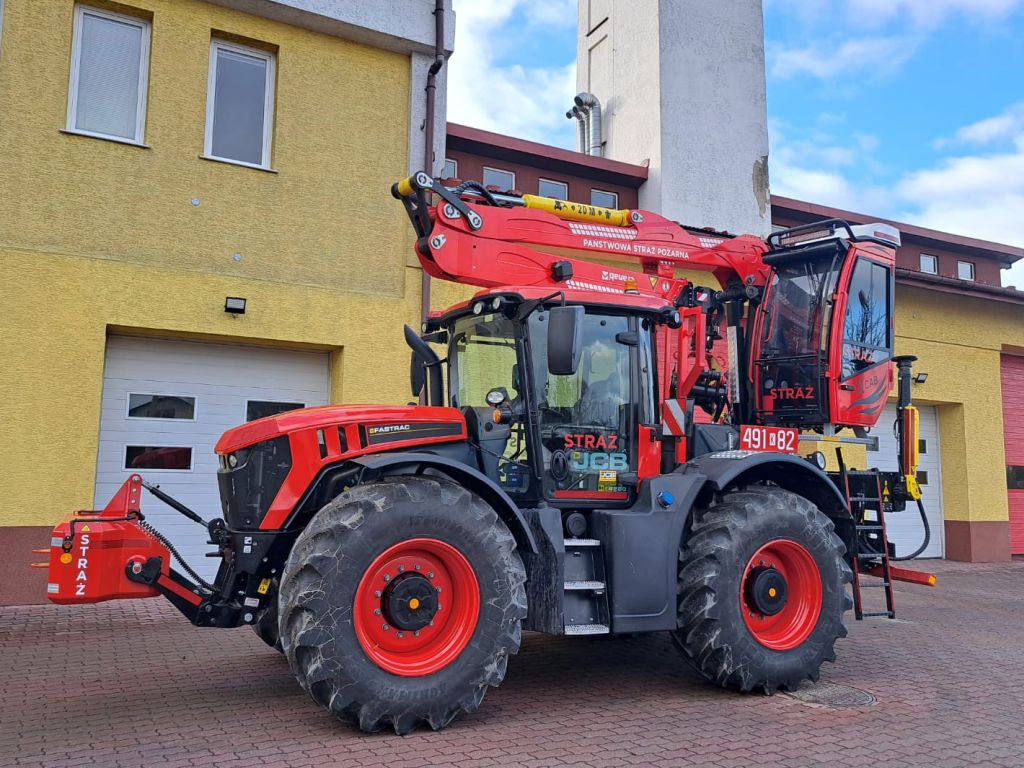 wozy strażackie dla OSP, Maciej Wąsik, Ciągnik JCB FASTRAC 4220, KW PSP w Krakowie, KP PSP w Nowym Targu