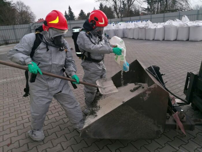 pożar rzepaku w hali magazynowej, Pińczów, KP PSP Pińczów, Mateusz Tarka