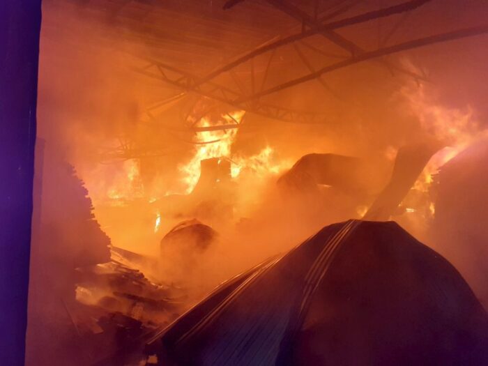 tartak, pożar, pożar w tartaku, Czerwone, straż pożarna, ogień