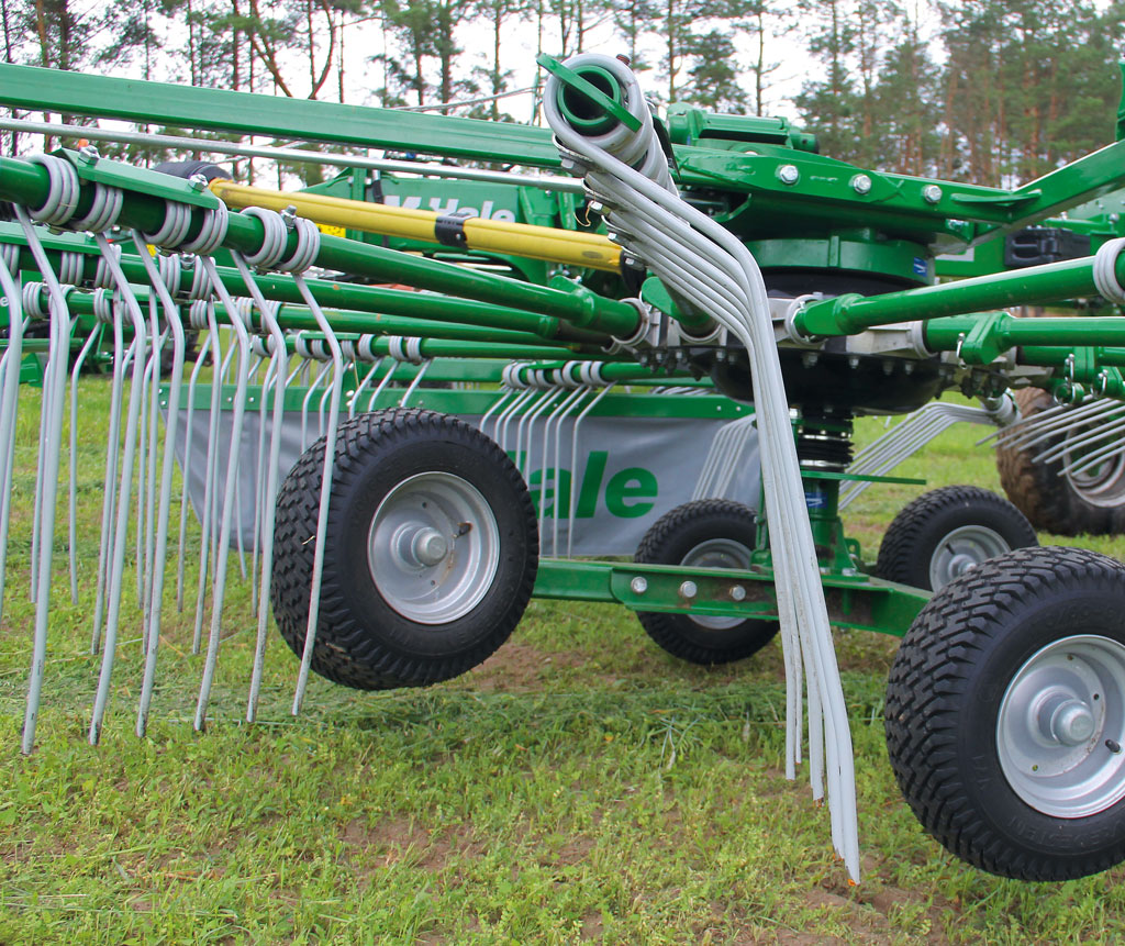 zgrabiarka taśmowa Merge Maxx 440 F, Kuhn, RPT, Rolniczy Przegląd Techniczny