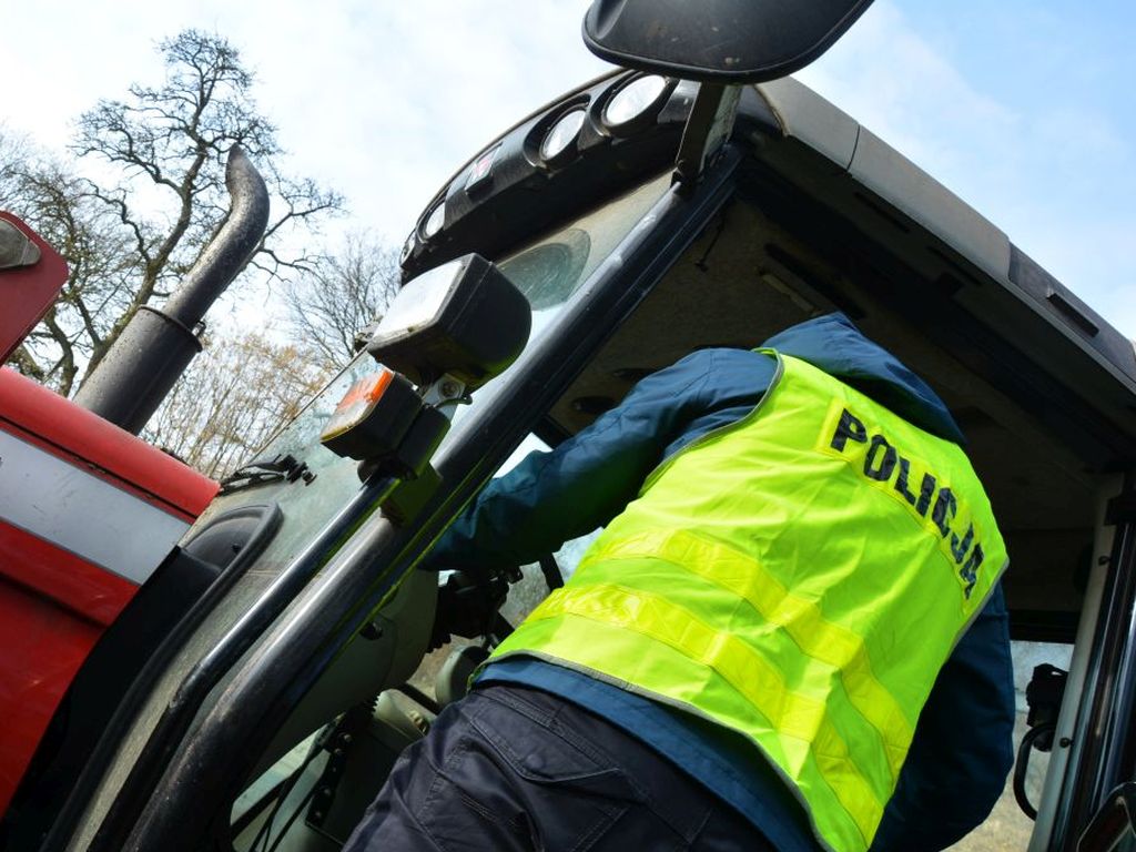 skradziony ciągnik, inernauta, odnaleziony ciągnik, kmp krosno