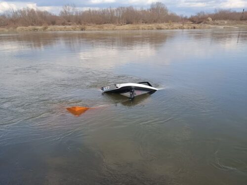 ciągnik w wodzie, ciągnik w wiśle, opatowiec, kpp kazimierza wielka, psp kazimierza wielka