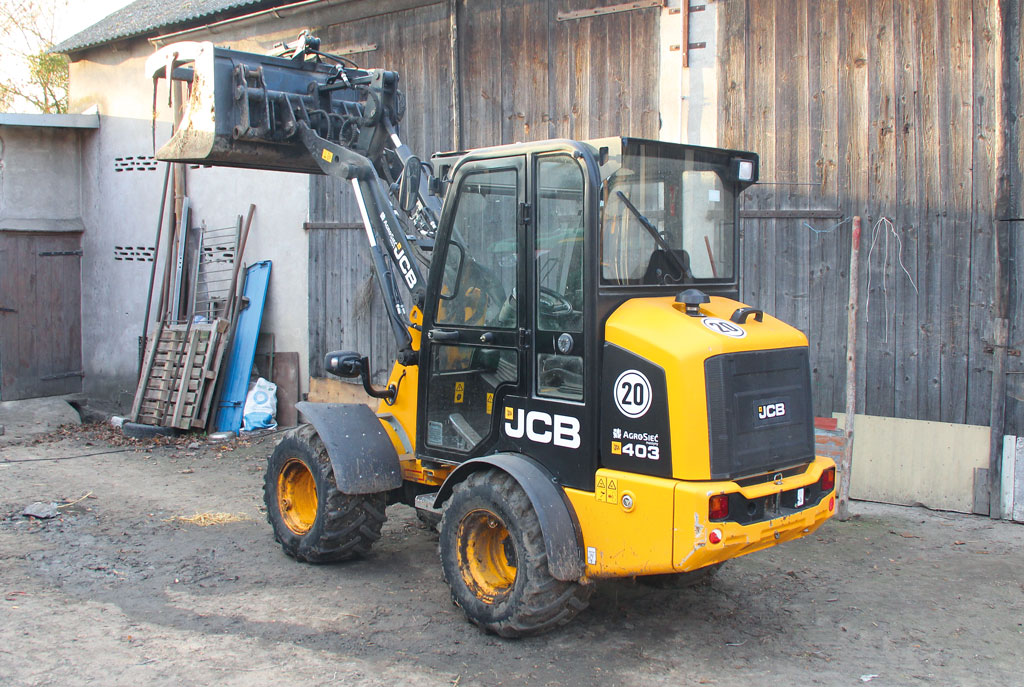 opony BKT, ładowarka JCB 403, RPT, Rolniczy Przegląd Techniczny