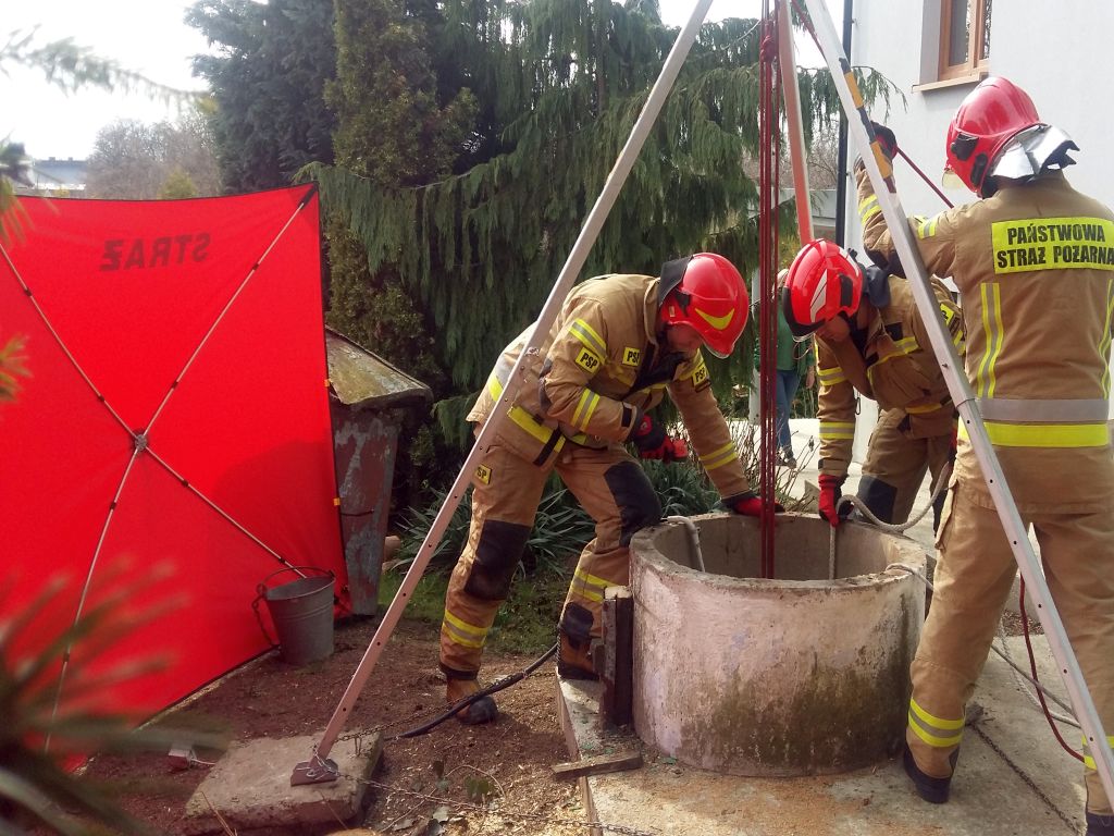 gorzków, kp psp kazimierza wielka, ciało w studni, tragedia we wsi