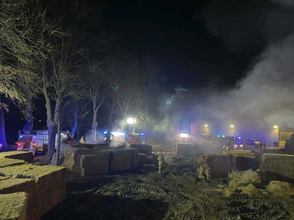 pożar słomy, biomasa, akcja gaśnicza, kp psp braniewo, frombork