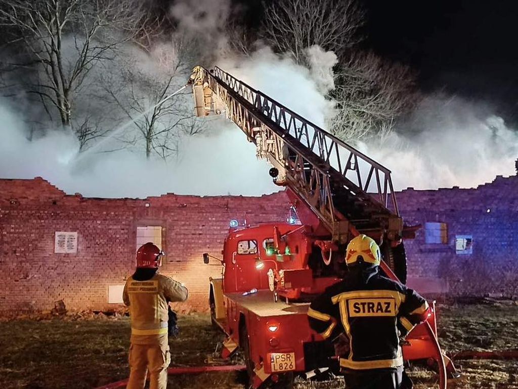 pożar kurnika, kurczaki w ogniu, dzierżnica, powiat średzki