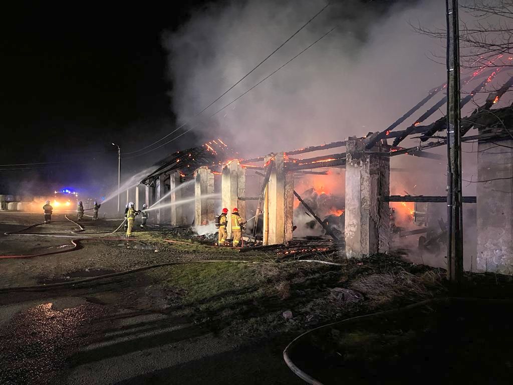 pożar magazynu, pożar sprzętu rolniczego, simoradz, kp psp cieszyn