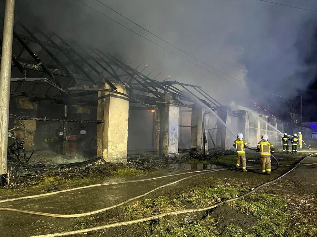 pożar magazynu, pożar sprzętu rolniczego, simoradz, kp psp cieszyn