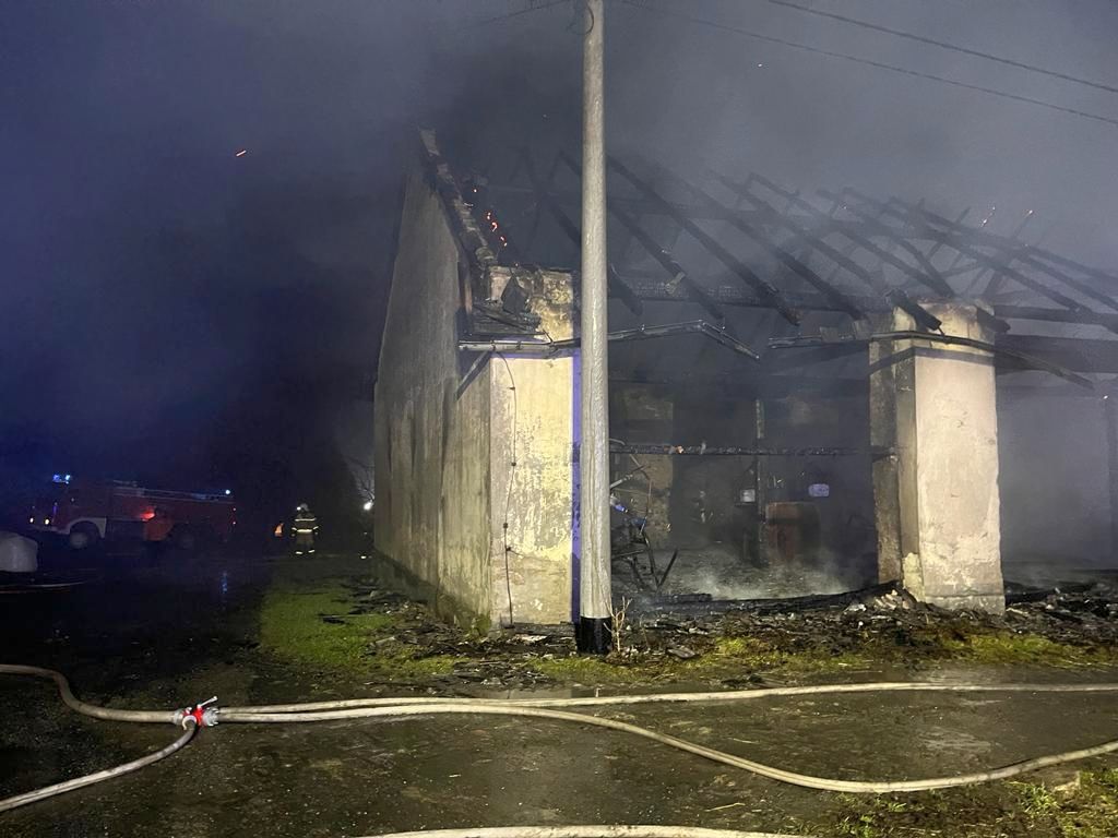 pożar magazynu, pożar sprzętu rolniczego, simoradz, kp psp cieszyn