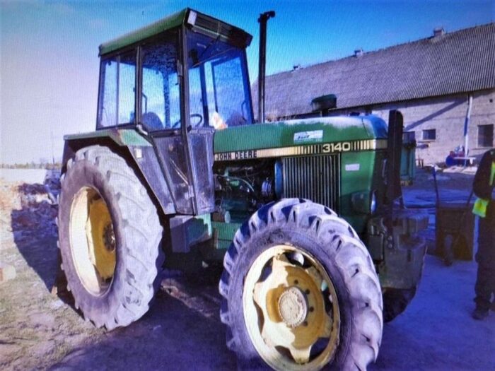 ciągnikiem w drzewo, pijany traktorzysta, kpp kościerzyna, kpp iława