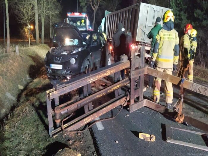 wypadek drogowy     uderzenie w ciągnik     pawłowo     powiat mławski