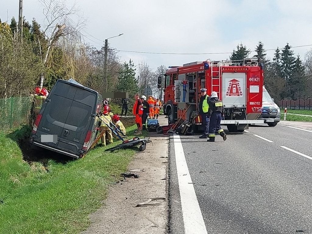 kpp opatów, wypadek ciągnik, zdarzenie drogowe, ranny kierowca